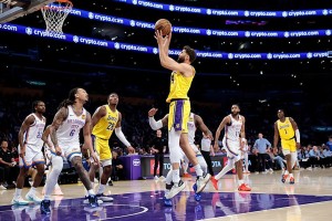 星空体育-真是一点能力都没有！湖人还不如裁掉他并且转正双向合同内线？