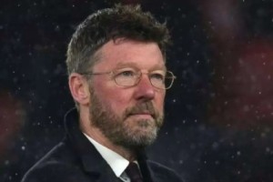 星空体育登录入口-今日趣图：曼联先斩英超前2后斩足总杯冠军 月最佳魔咒？不存在！