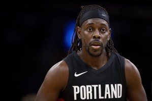 星空体育官方入口-霍勒迪本场以90%真实命中率砍下35+10助 开拓者队史最高效