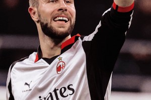 帕夫洛维奇分享米兰主题手机壁纸|AC米兰|拉扎尔-帕夫洛维奇|ac米兰_新浪体育_新浪新闻